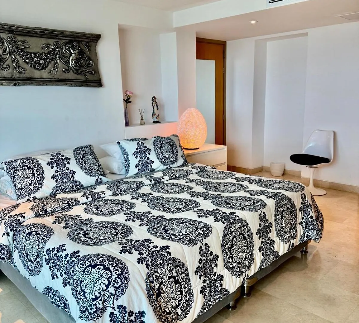 Beautiful 2 Bedroom Ocean View Condo In Cartagena