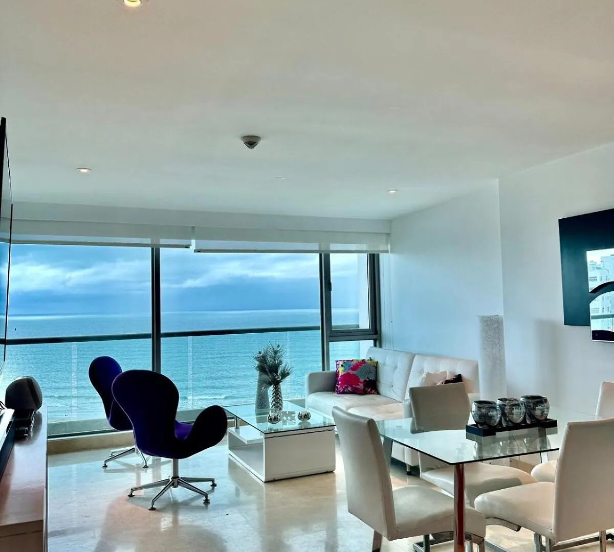 Beautiful 2 Bedroom Ocean View Condo In Cartagena
