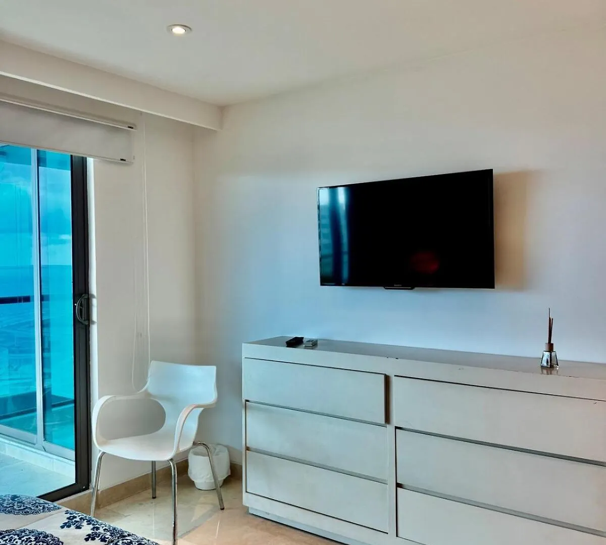 Beautiful 2 Bedroom Ocean View Condo In Cartagena